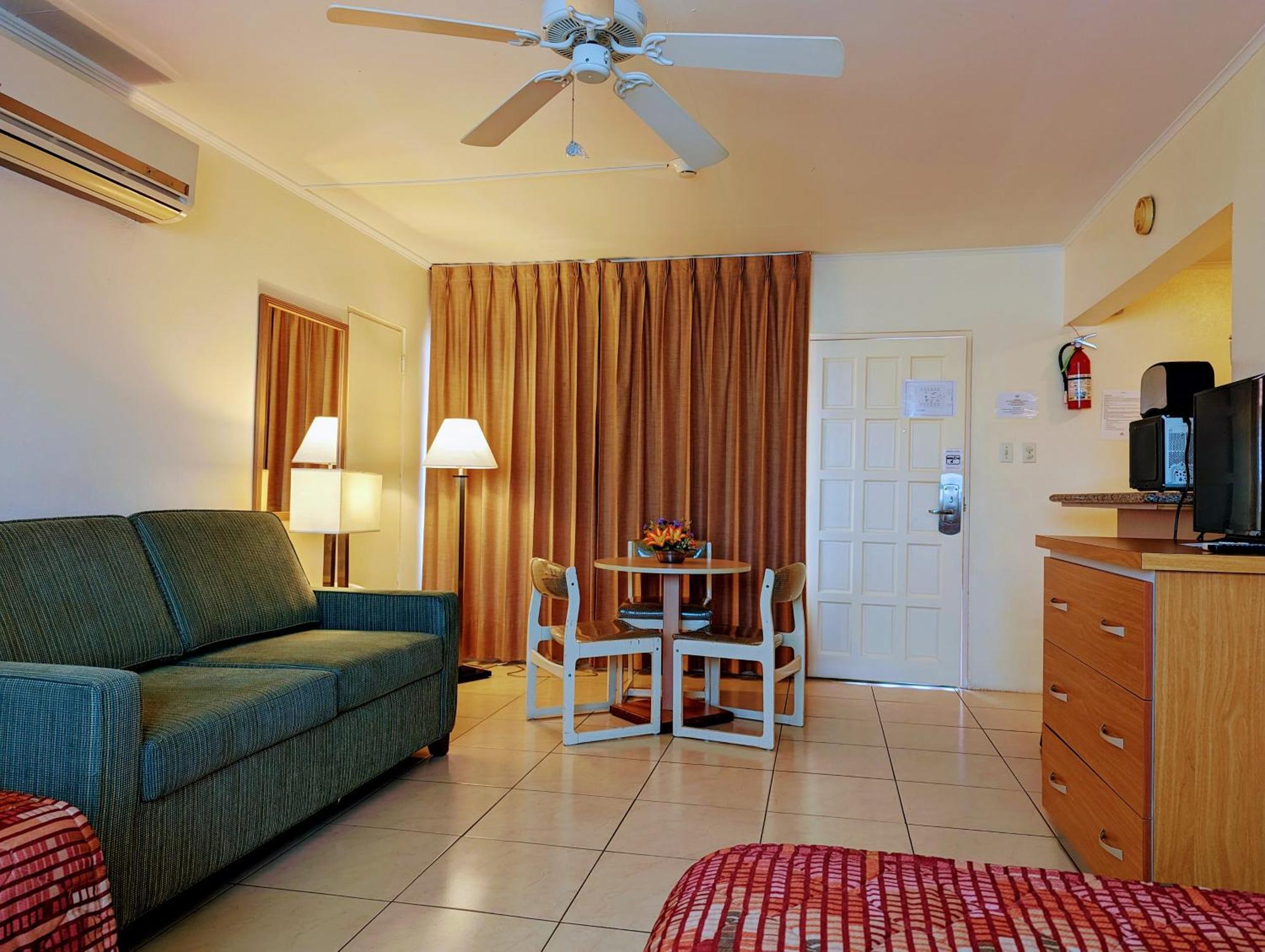Sasaki Apartments Palm Beach Exterior photo