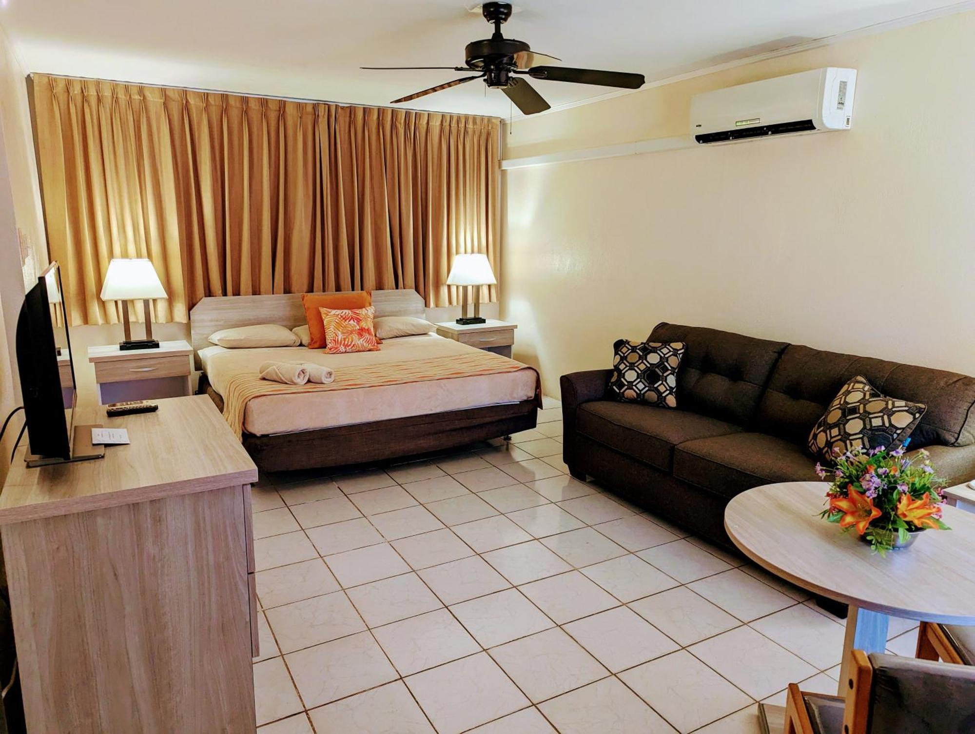 Sasaki Apartments Palm Beach Exterior photo