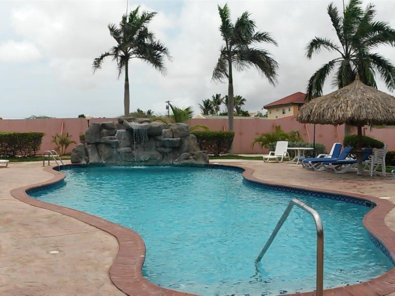 Sasaki Apartments Palm Beach Exterior photo