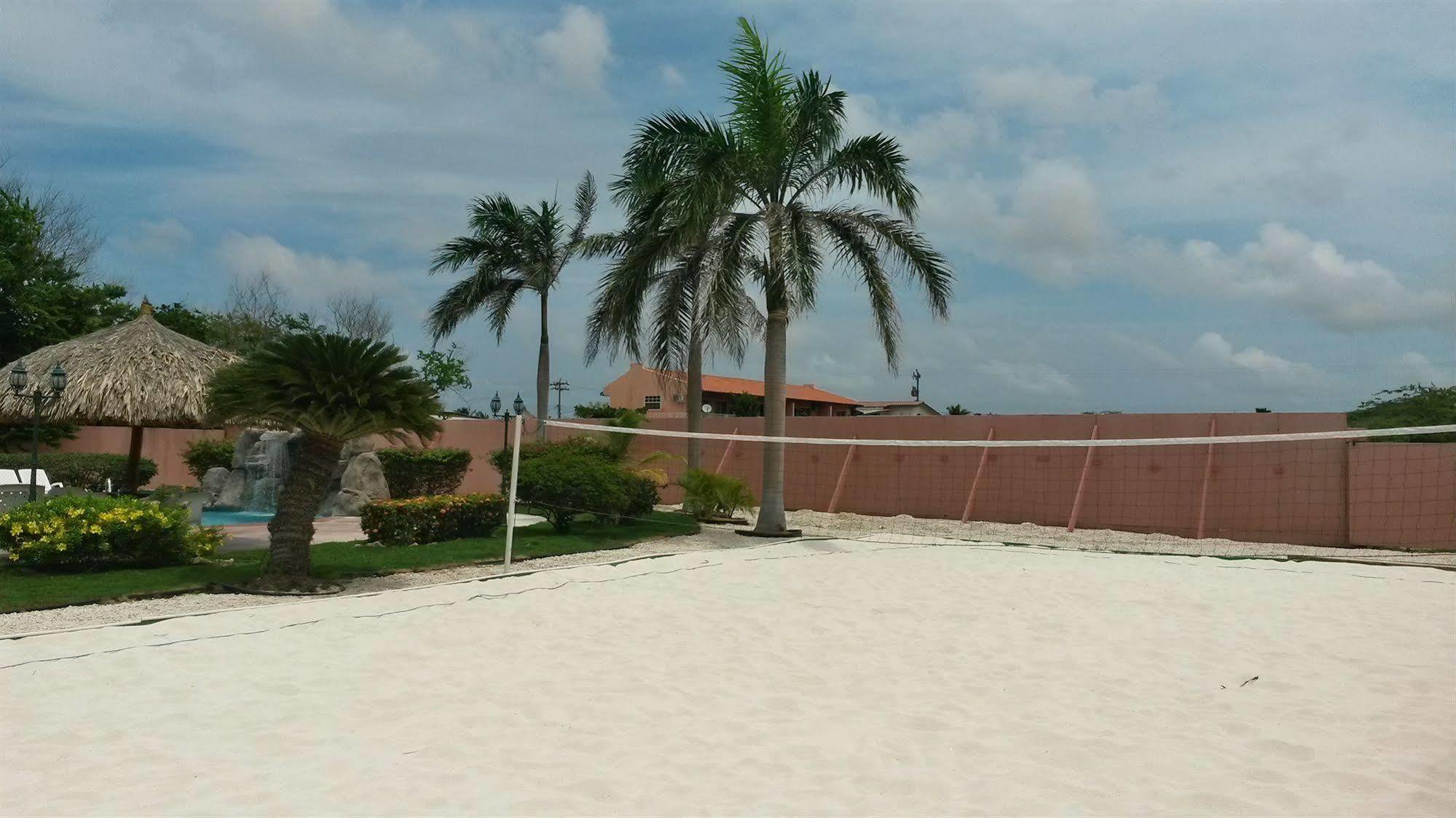 Sasaki Apartments Palm Beach Exterior photo