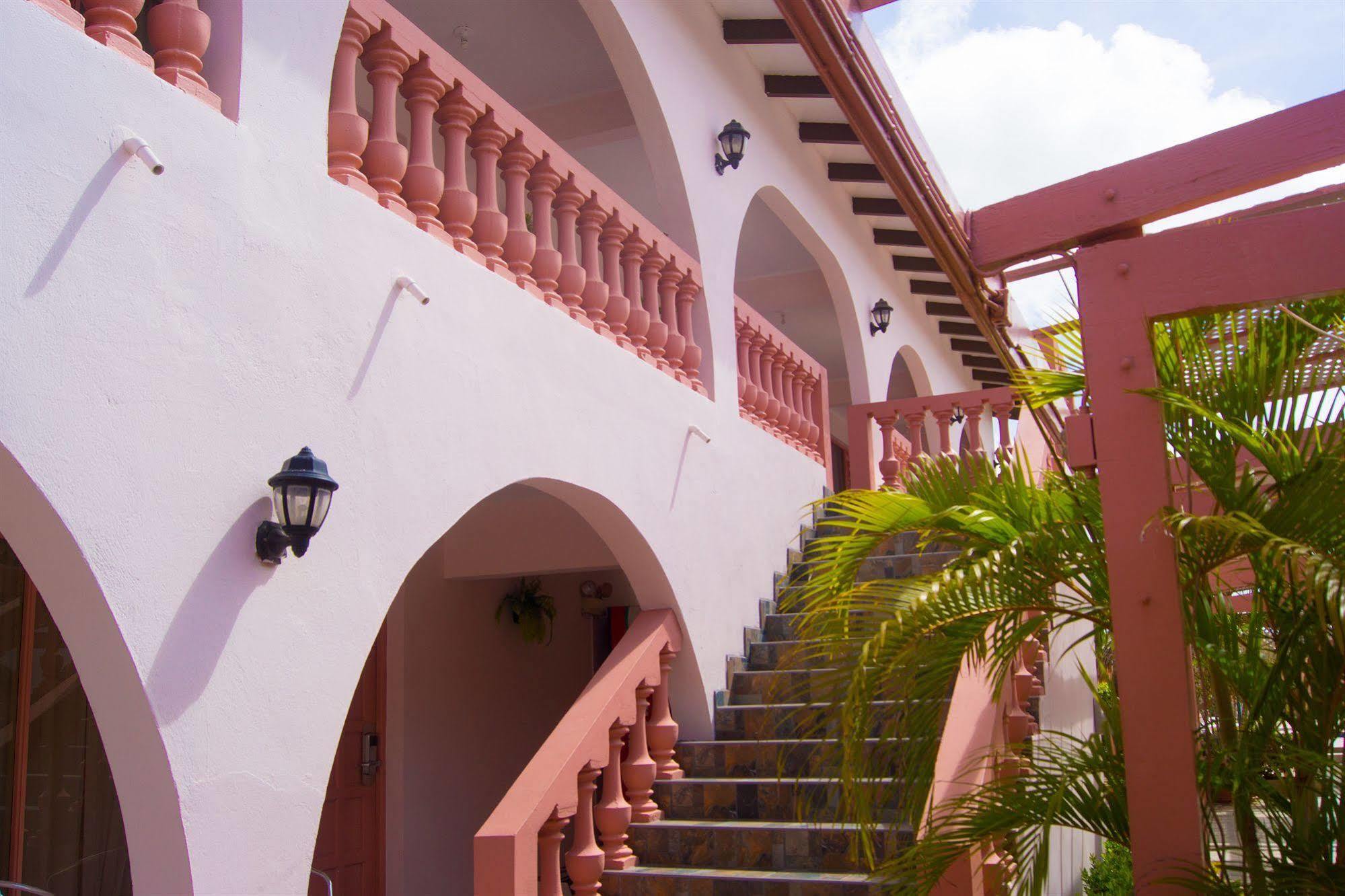 Sasaki Apartments Palm Beach Exterior photo